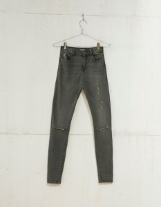 11)джинсы серые высокие от ershka 75.00